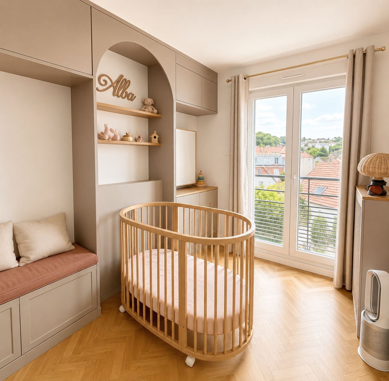 Chambre d'enfant lumineuse avec menuiseries et rangements sur mesure